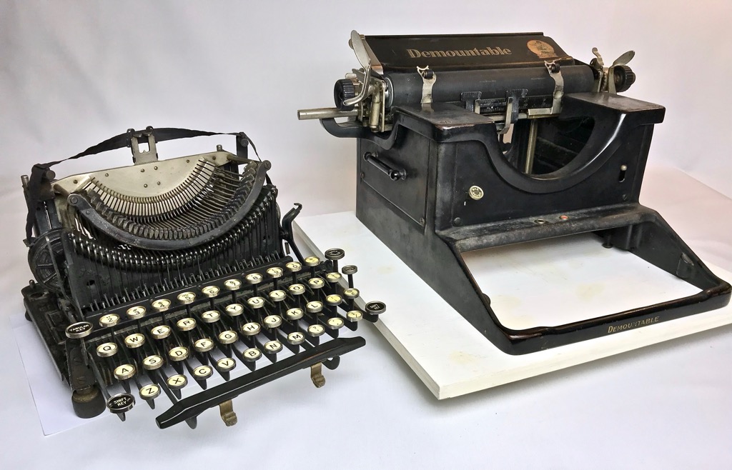 1924 Demountable #2 showing keyboard and type basket removed from housing.