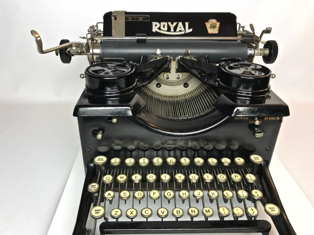 This workhorse machine included every feature available on the most desired typewriters of its day.