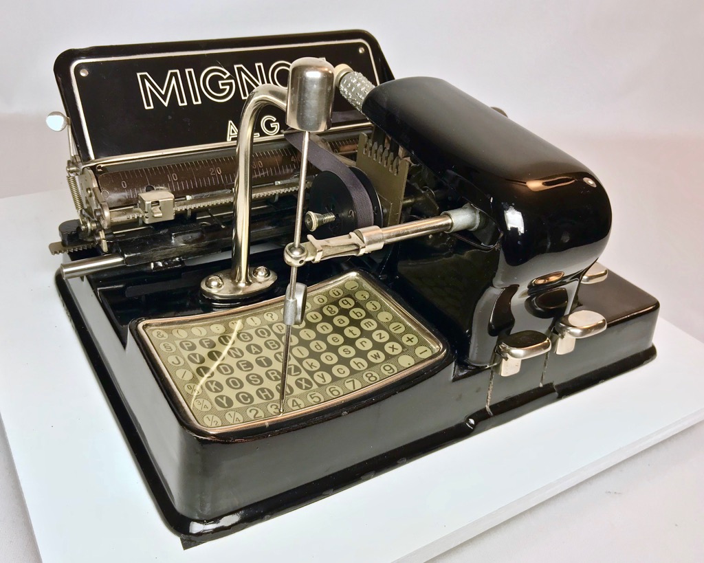 The Mignon uses a stylus to select the character to be typed