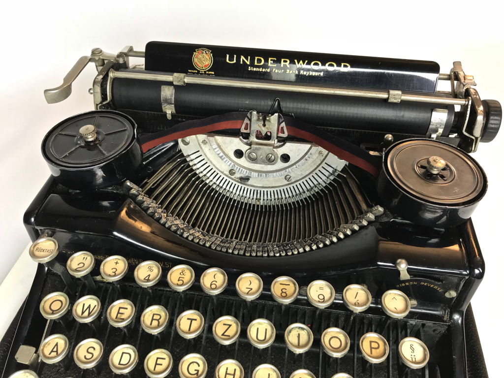 1926 Underwood Standard 4-Row front view close up