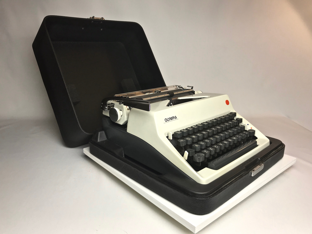 Typewriter mounted in case