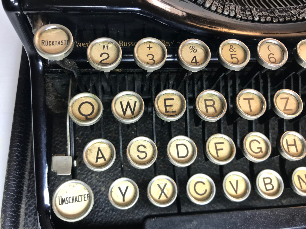 1926 Underwood Standard 4-Row close up